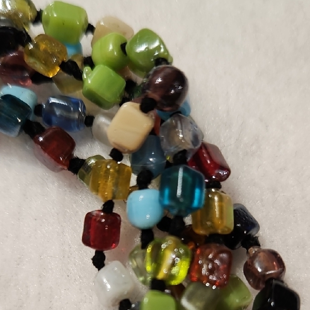 Black, Green Jewelry Woman With Small Wrists Twisted Glass Beaded Bracelet - Picture 5 of 5
